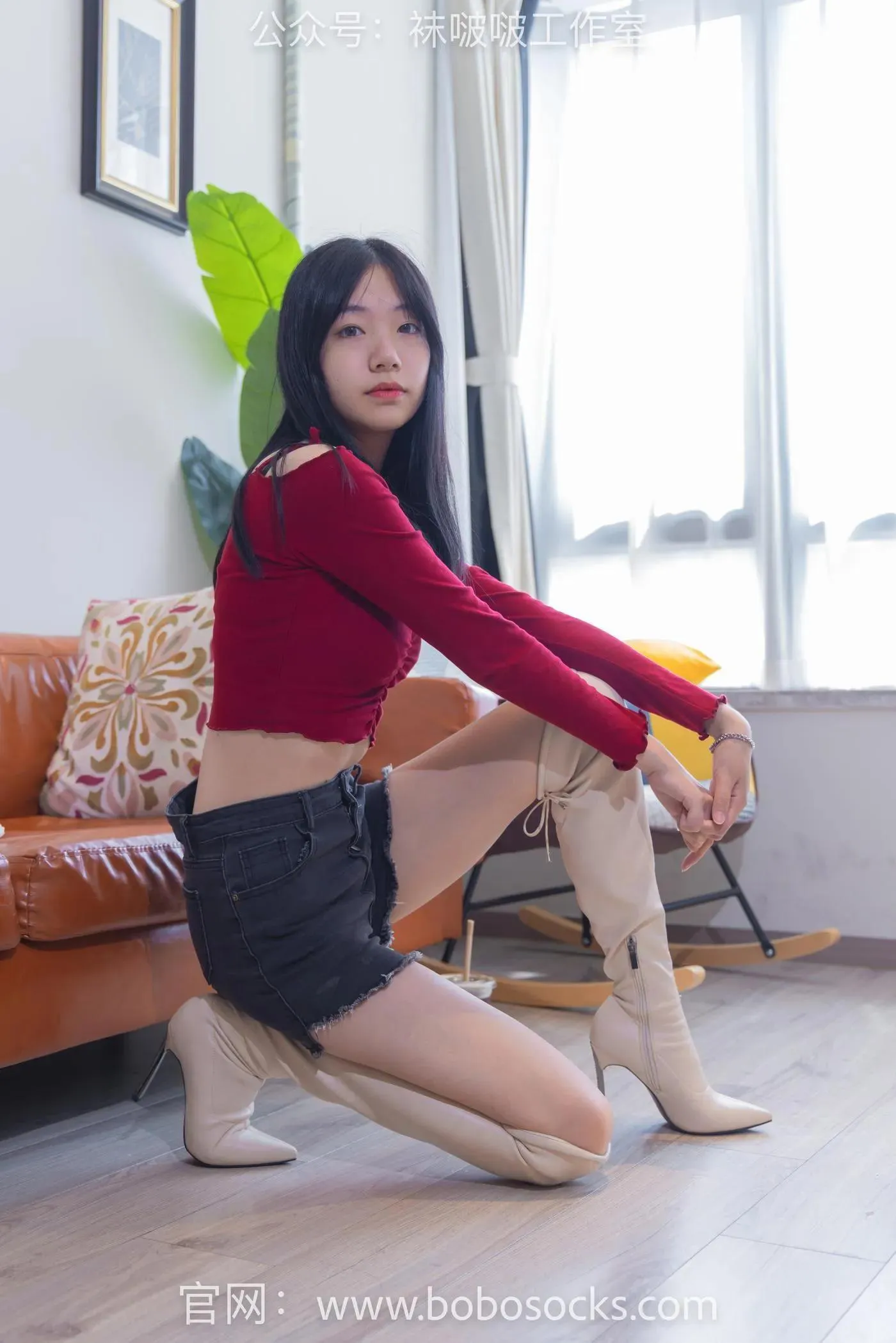 [BoBoSocks袜啵啵]NO.120 小甜豆-高跟长靴、白棉袜、裸足 [170P]插图2